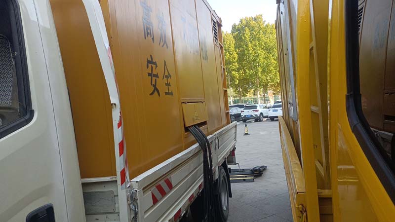 托里如何判断柴油发电机组和UPS电源的切换时间是否符合要求？